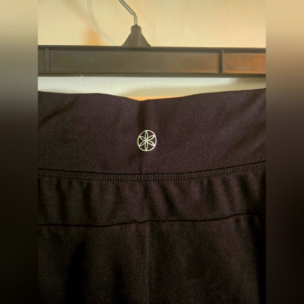 NWOT | Gaiam | Women's Zuri Knit Jogger Leggings | Color: Black | Size: Medium - Picture 9 of 12